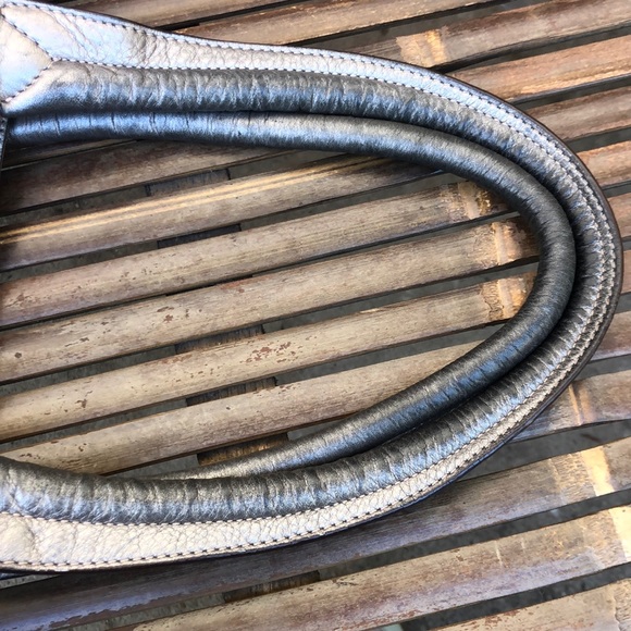 B. Makowsky silver metallic leather handbag with gold hardware - Picture 14 of 16